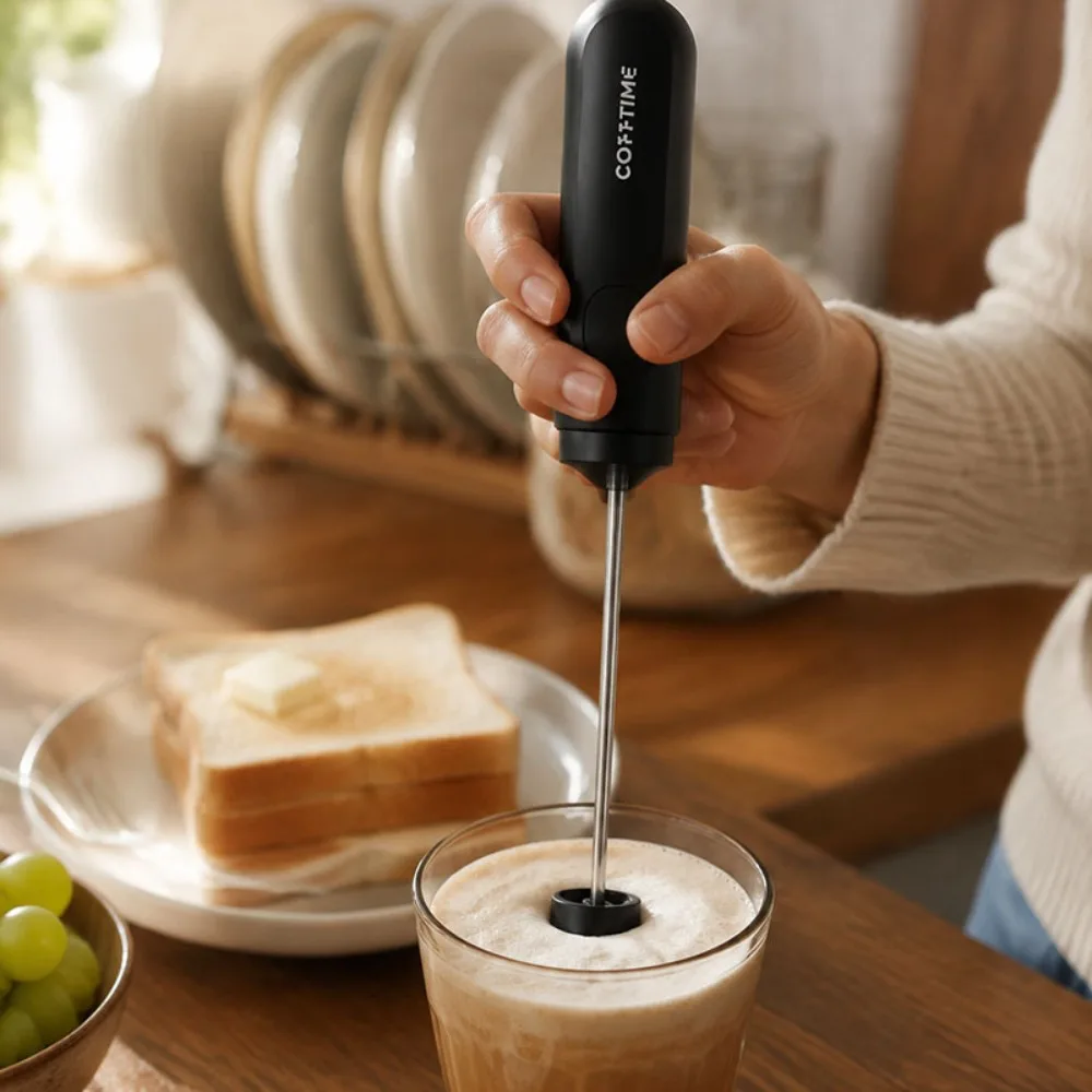 電動ミルクフォーマーで、手軽にミルクを泡立て。電動ミルク泡立 - Electric Milk Frother Handheld のレビューと価格